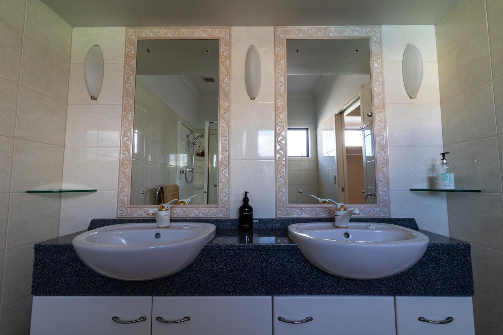 Large Luxury Apartment Located Right In Town Taupo Luaran gambar