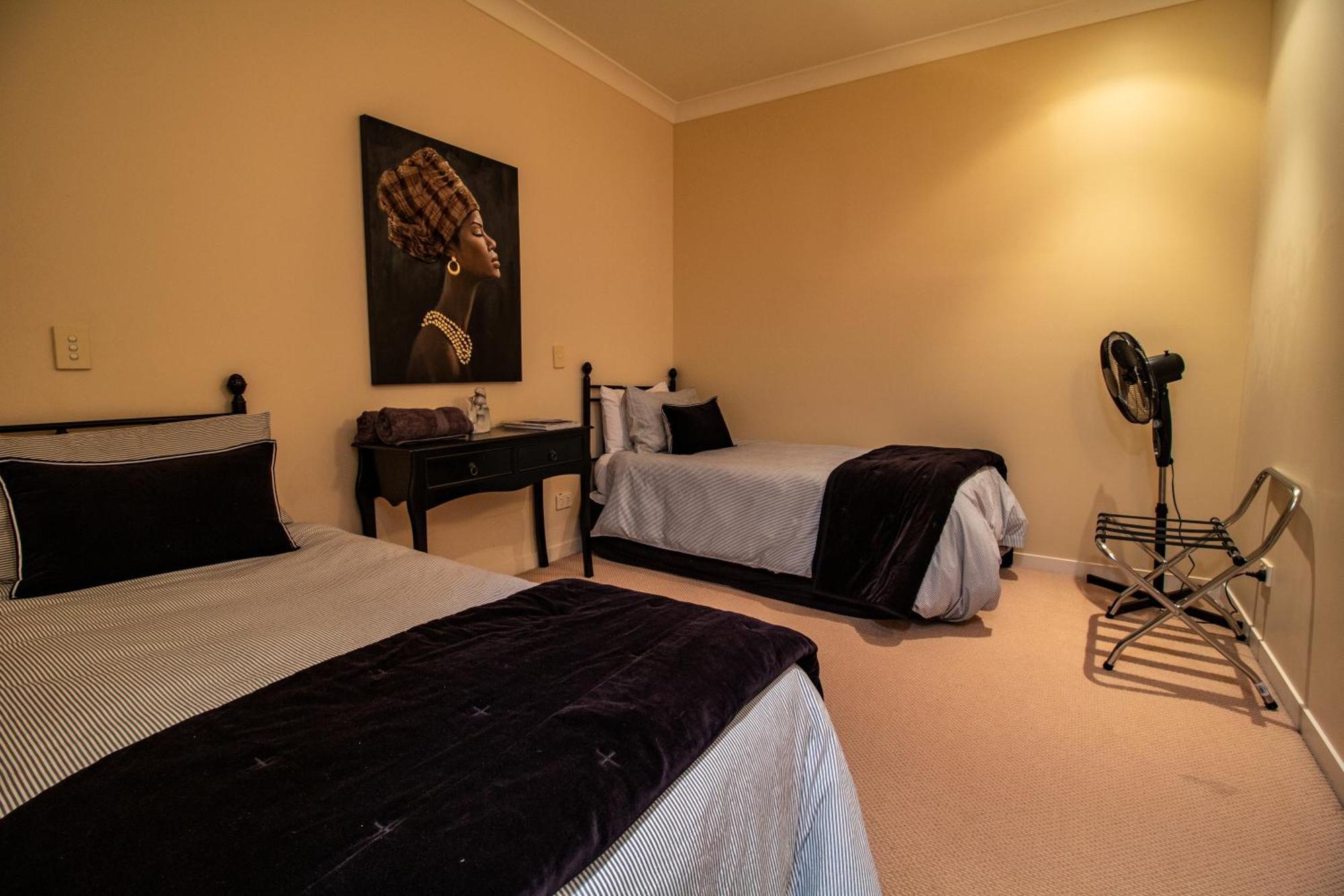 Large Luxury Apartment Located Right In Town Taupo Luaran gambar