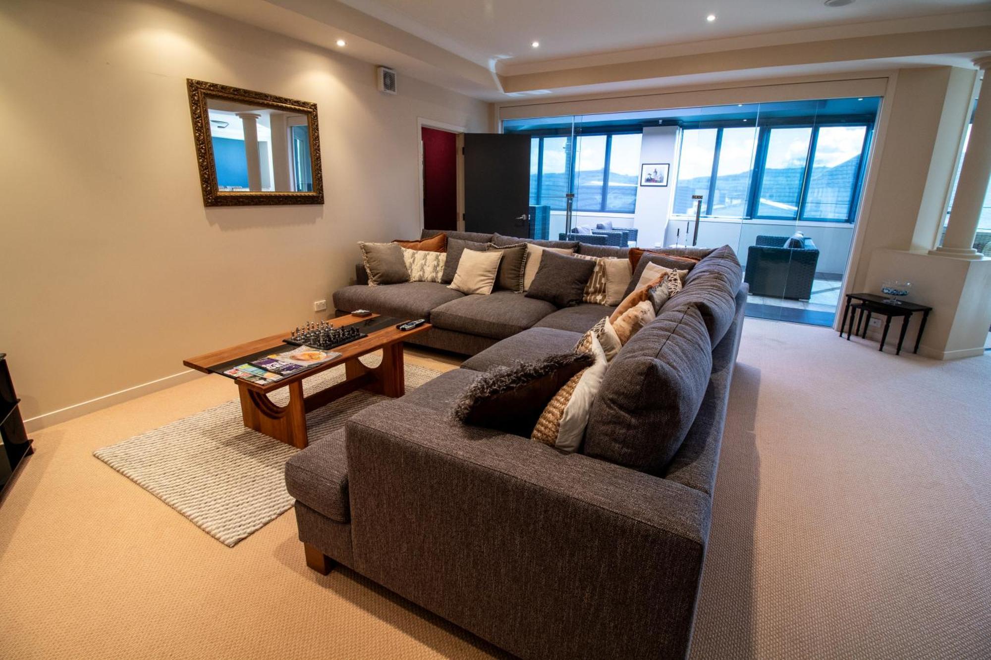 Large Luxury Apartment Located Right In Town Taupo Luaran gambar