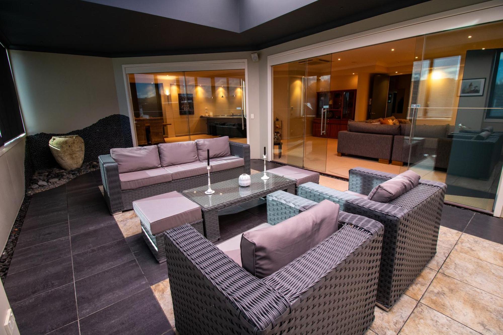 Large Luxury Apartment Located Right In Town Taupo Luaran gambar